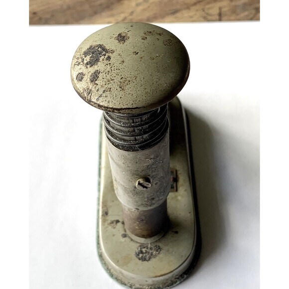 Clipless Stand Machine Made by Clipless Paper Fastener Co Newton Iowa Working - Picture 8 of 9